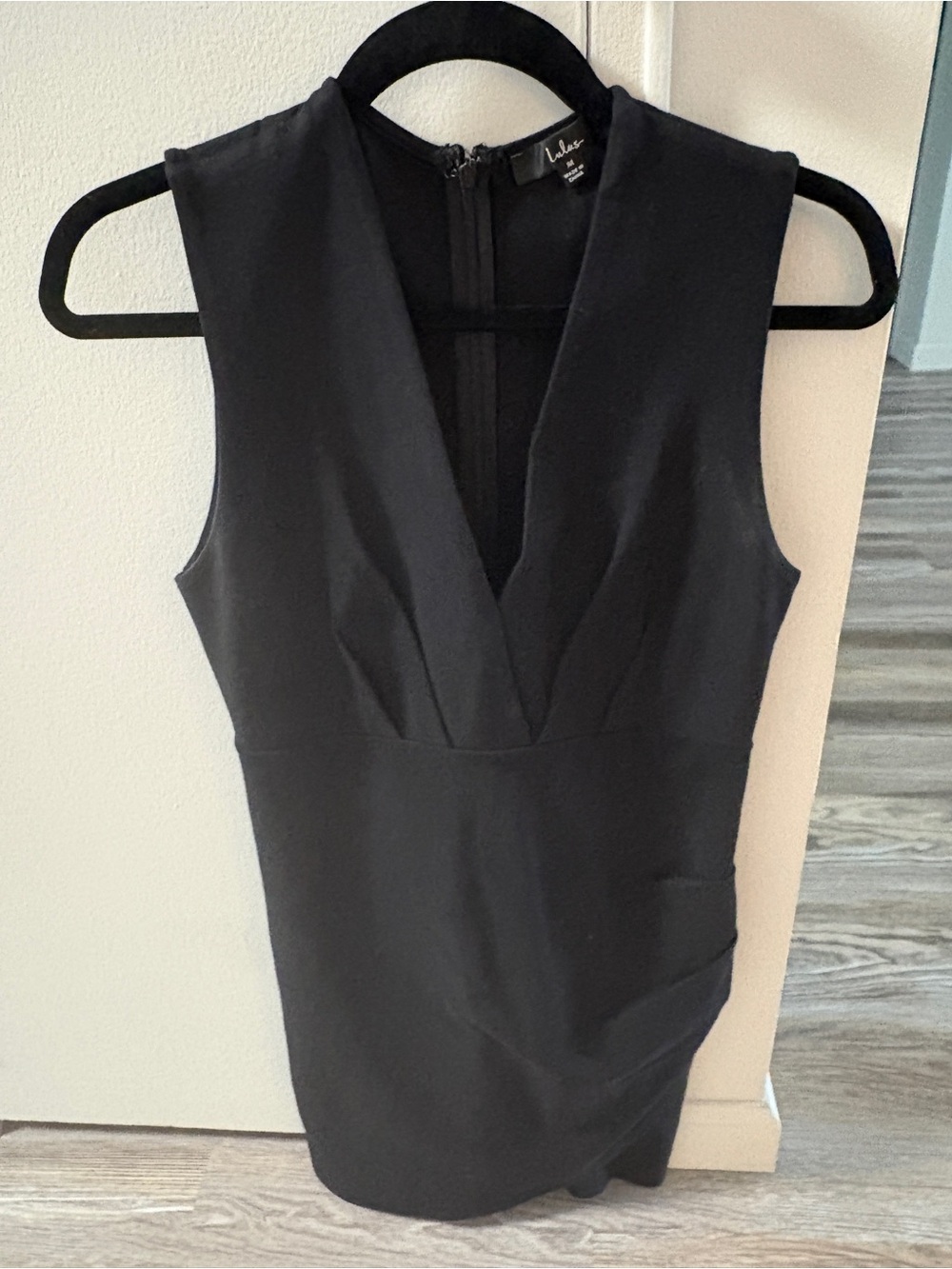 Lulu's Black Sleeveless V-Neck Sheath Dress